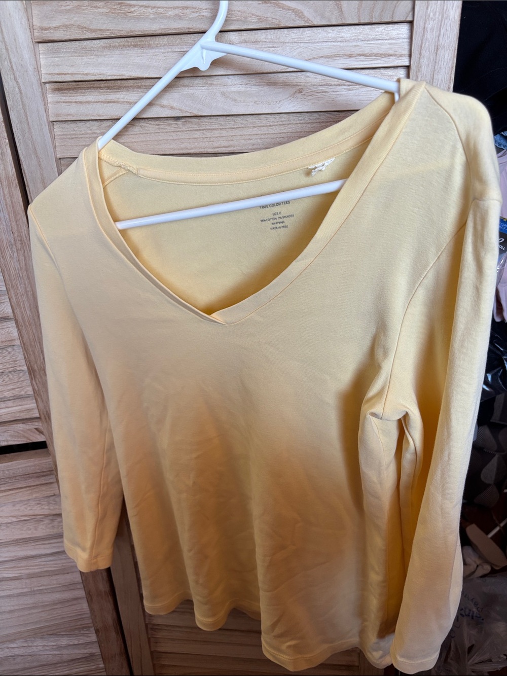 FINAL MARKDOWN Chico’s Light Yellow V-Neck Women's Top 0 Small